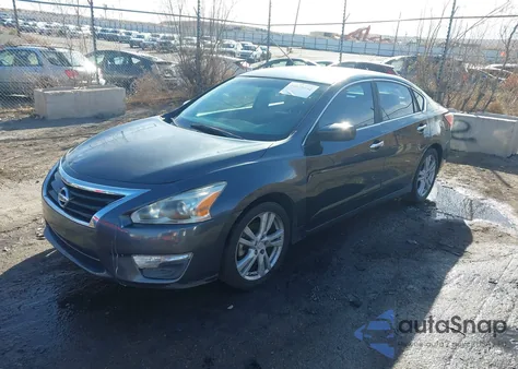 2013 Nissan Altima 3.5 S z USA, uszkodzony, nr VIN 1N4BL3AP8DC106624